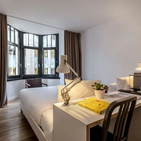 9Hotel Central Отели рядом с достопримечательностью «Станция метро Parc»