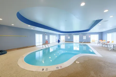 Holiday Inn Express & Suites Jamestown Отели в г. Бемус Пойнт