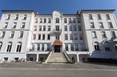 Hôtel d'Angleterre Отели в г. Контрексевиль