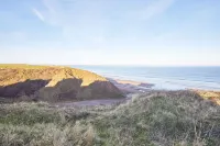 Host & Stay - 'Salty' Seaview