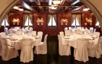 Swiss-Chalet Merlischachen - Romantik Schloss-Hotel am See - Pet friendly