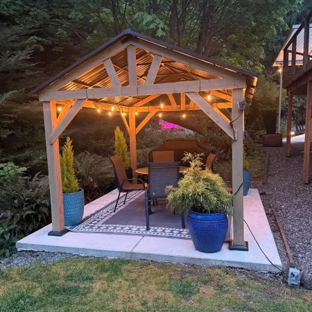 Modern studio with hot tub and patio access