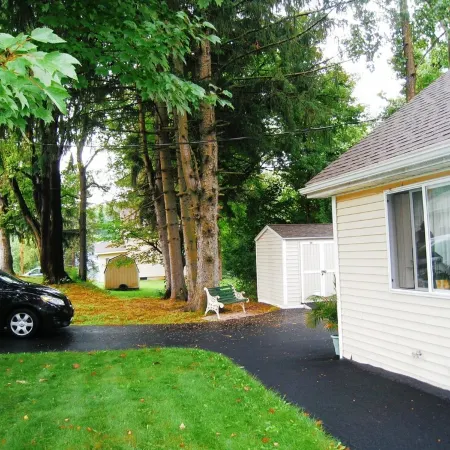 Pristine Cape Cod on the Creek! 4 Large Bedrooms - 6 Guests