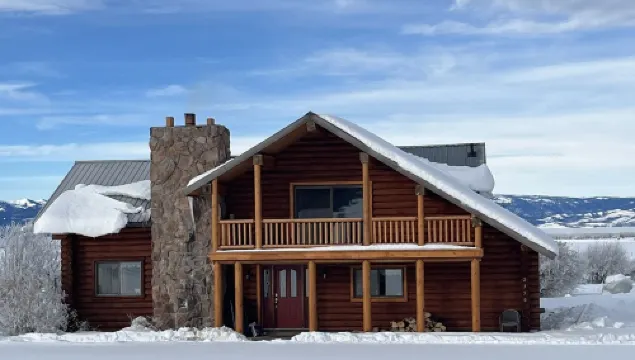 Elk Run-Entire basement-1000 sq ft.-Cleaning fee included.  Sleeps 4-6.