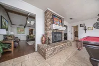 Right At Home-Midland Oasis with pool-billiards