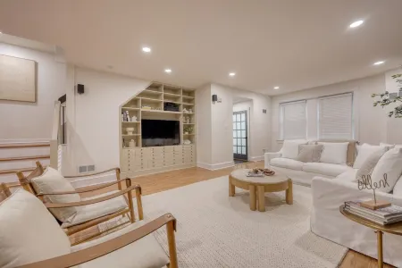 Deluxe Downtown Lancaster 3BD - Rooftop & Parking