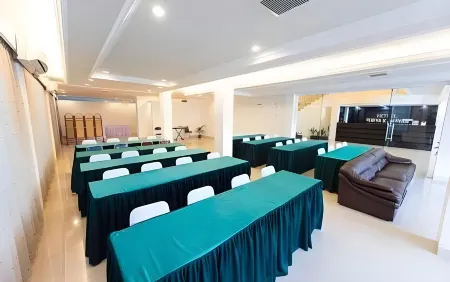 Urbanview Hotel Surya Kahayan Palangkaraya by RedDoorz Отели в г. Паланкарая