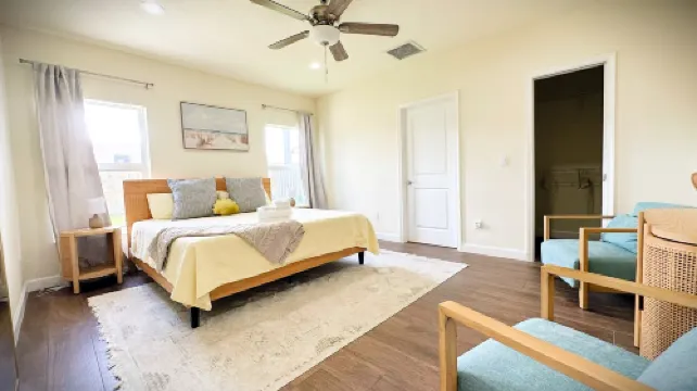 Fenced Yard with BBQ and Hammock - Gorgeous Modern Retreat