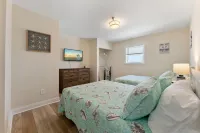 Beautiful Pool and Ocean View Sun Deck - Stylish Coastal Haven