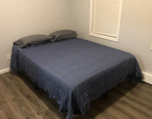 Private 2-Bedroom with Free Parking and Direct Bus to NYC Manhattan Only 2 Blocks Away