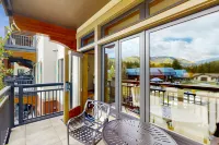 Lion Square Lodge East 211