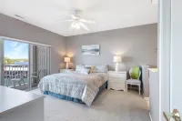 Stunning Lake Views and Convenient Boat Slip - Luxury Oasis Retreat 오사지비치 호텔