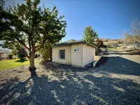 Scenic Views and Firepit Oasis - Charming Cozy Retreat