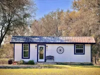 Wagon Wheel Cottage Couples Getaway in the Country