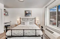 Electric Fireplace and Indoor Hot Tub - Charming Cozy Hideaway