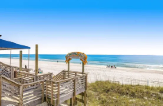 Bright condo with pool, W/D & central AC - close walk to the beach