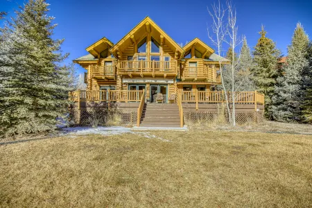 Hot Tub and Luxury Log Home - Breathtaking River Sanctuary