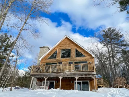 Lakefront Log Cabin with Incredible Views - Tranquil Retreat Отели в г. Фрайерберг