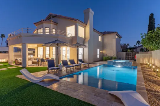 Enchanting Lakefront Oasis with Heated Pool and Spa - Magical Retreat