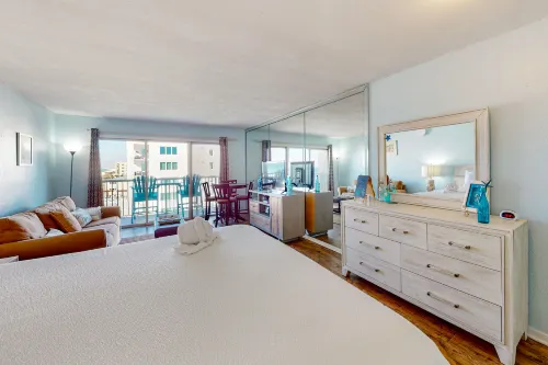 Sixth floor oceanfront condo with pool access, central AC, and sunset ocean view Hotels in Okaloosa Island