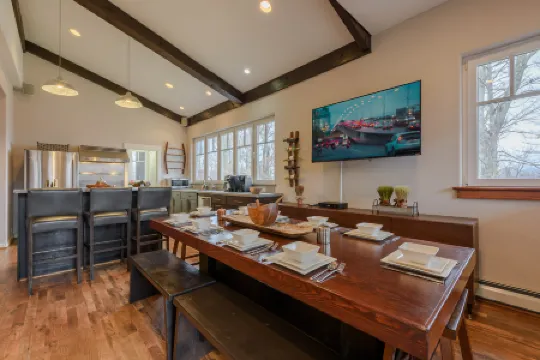 Contemporary Mountain Retreat with Media Room and Fireplace - Charming Escape