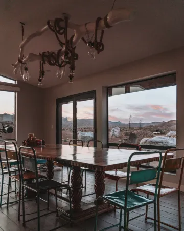 Stunning Saloon and Cowboy Tub - Unique Western Retreat Отели рядом с достопримечательностью «Пайониртаун»