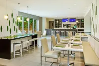Element Miami International Airport - bar