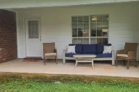 Centrally Located and Cozy Living Space - Inviting Family Retreat