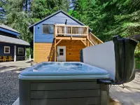 Cozy Lodge with Hot Tub and Game Room - Inviting Mountain Retreat