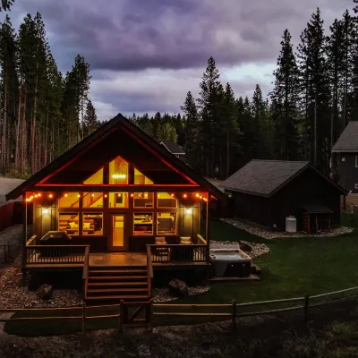 Game Room, Hot Tub and Fire Pit - Serene Forest Retreat Hotels near Swiftwater Cellars