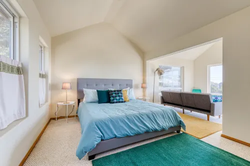 Cape Meares Overlook Hotels in Cape Meares