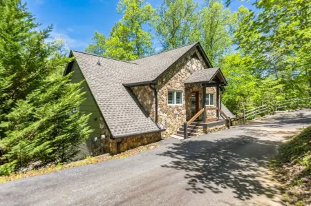 Toccoa River Cottage | Romantic | River Access Отели в г. Хотхаус