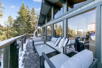 Heavenly lakeview home with hot tub and large kitchen Luxe42 제퍼 코브 호텔