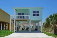 Community Pool and Outdoor Balcony - Charming Coastal Retreat Hotels in Rockport