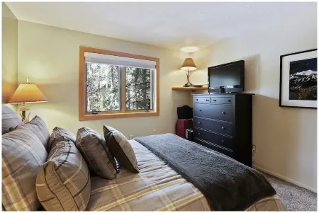 Access to Pool, Hot Tubs and Easy Slopes Access - Charming Retreat