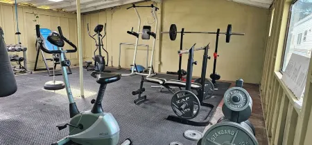 Fenced Yard, Pet Friendly, Cozy Cottage , Great Kitchen, Short Walk to Cal Poly