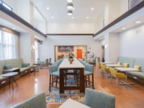 Hampton Inn & Suites Seattle/Kent Hotels in Kent