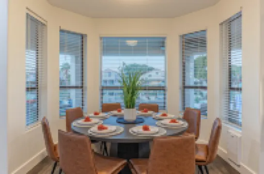 Enchanting Lakefront Oasis with Heated Pool and Spa - Magical Retreat