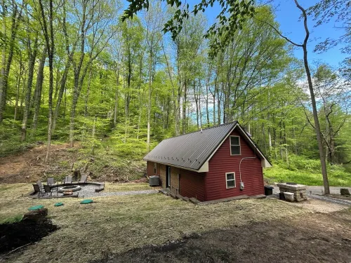 Month to Month Cottage Rental Located Near Lancaster 33 by-Pass & FMC Hospital.