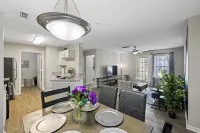 Modern 3Br  Near Uga & Sanford Stadium, Pool + Gym and Hospitals