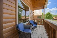 Hot Tub and Game Loft - Cozy Nature Retreat Отели в г. Севи