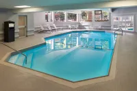 Sheraton Parkway Toronto North Hotel & Suites - ที่มีสระว่ายน้ำ