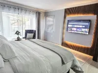Villameyer Lodge Hotels near Waltloo Train Station