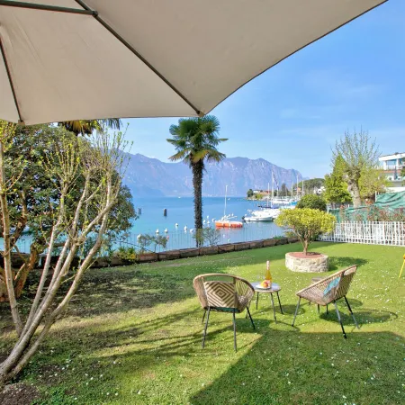 Villa Schlosser Lake Front & Private Pool