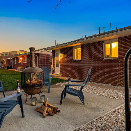 Couple’s Getaway | Dog Friendly, Bike to Old Town!