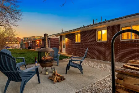 Ultimate Chill Zone | BBQ, Bikes, Pet Friendly!! Отели рядом с достопримечательностью «Библиотека Каунсил Три»