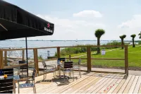 Modern Houseboat in Offingawier with Terrace
