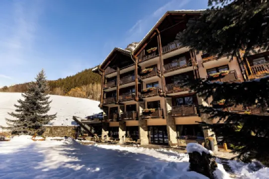 QC Hotel Monte Bianco فنادق في 