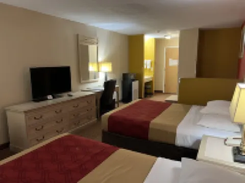 Econo Lodge Inn & Suites Hotels in Walnut