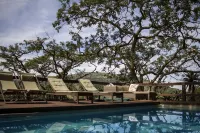 Three Tree Hill Lodge - Pools